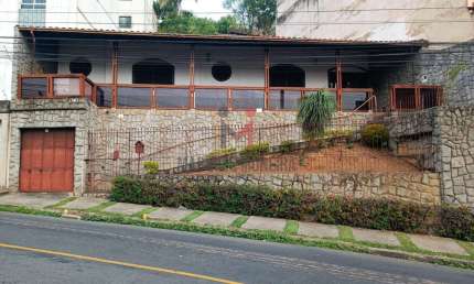 Casa com 3 quartos, suíte e linda vista em bairro valorizado.