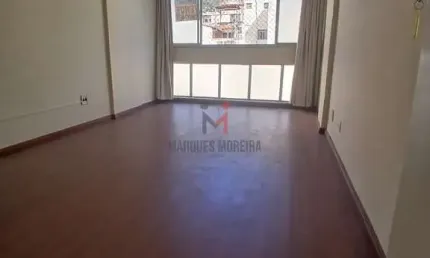 Apartamento de dois quartos, sendo um suíte, a 50 mts do Parque Halfeld