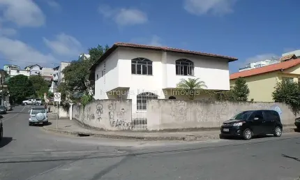 ótima casa de esquina em uma área valorizada do São Pedro