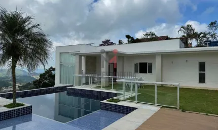Linda casa com uma vista deslumbrante no Parque Jardim da Serra