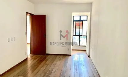 Quarto sala considerado uma das maiores plantas baixas de jf