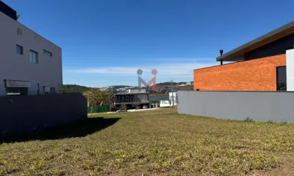 Lote alto padrão no alphaville – sol o dia todo e implantação inteligente