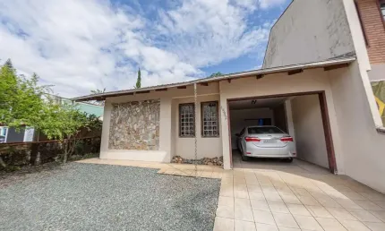 Casa à venda na Rua Baercker Wagner, 1552, Iririú, Joinville, 134 m2 por R$ 650.000