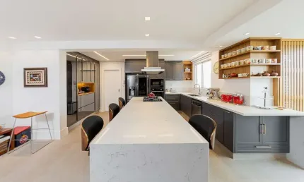 Imóvel exclusivo à venda em Joinville-SC: Apartamento de luxo no bairro Atiradores com 4 quartos, 2 suítes e 240m² de área.