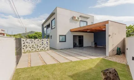 Casa com 3 quartos à venda na Rua Varsóvia, 407, Itaguaçu, São Francisco do Sul por R$ 930.000