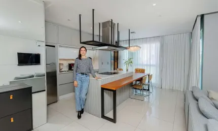 Apartamento à venda em frente ao batalhão em joinville-sc, bairro atiradores: 3 quartos, 1 suíte, 2 vagas, 81m², andar alto.