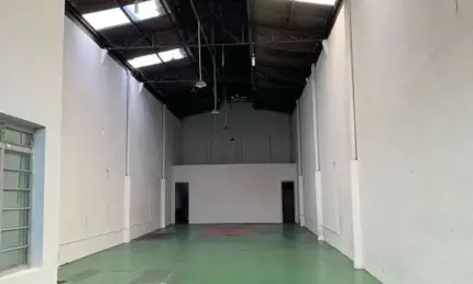 Barracão / Galpão / Depósito com 2 salas para alugar na Rua Camacam, 339, Vila Anastácio, São Paulo