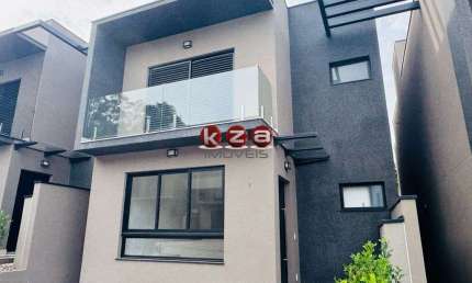 Casa de Vila à venda Próximo ao Colégio Porto Seguro em Valinhos-SP, 3 suítes, 2 salas, 4 banheiros, 2 vagas de garagem, 141m².