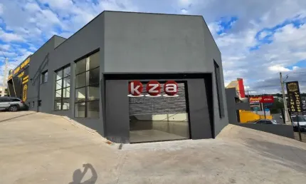 Salão Comercial para Locação em Valinhos-SP, Bairro Santa Marina, 1 Sala, 3 Banheiros, 330m². Aproveite!