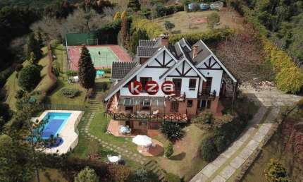 Casa de luxo em condomínio: 5 quartos, 5 suítes, 4 salas e mais - Venda em Descansópolis, Campos do Jordão-SP