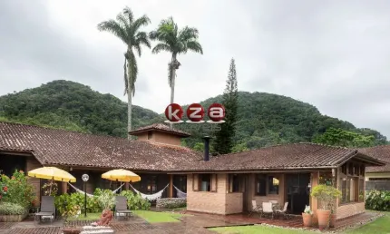 Casa de luxo a venda em Ubatuba, Praia Dura, frente para o mar. 6 suítes, 3 salas, 8 banheiros, 11 vagas, área gourmet592 m².