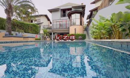 Casa de luxo a venda no Condomínio Reserva Colonial em Valinhos: 3 suítes + 1, 4 salas e amplo espaço gourmet com piscina.