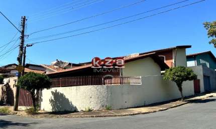 Imperdível casa à venda em Valinhos-SP, Jardim Itapuã: 4 quartos, 1 suíte, 2 salas, 3 banheiros, 3 vagas, 158m². Aproveite!