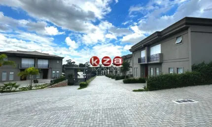 Casa a venda  no Condomínio Villagio Quinta das Parreiras 3 suítes,  4 banheiros, 2 vagas No Jd. Paiquerê em Valinhos-SP,  - 134m².