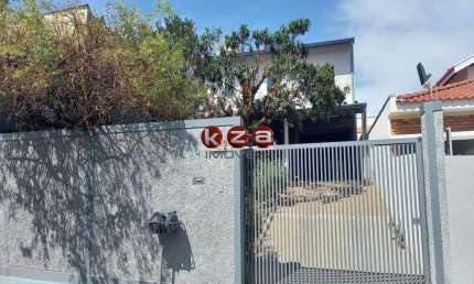 Ampla Casa à Venda em Valinhos-SP, Jardim Santo Antônio: 3 Quartos, 1 Suíte, 1 Sala, 2 Banheiros, 3 Vagas, 201m²