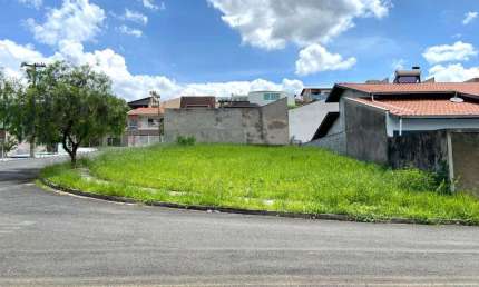 Oportunidade única: Terreno comercial de 300m² à venda em Valinhos-SP, Loteamento Nova Espírito Santo.