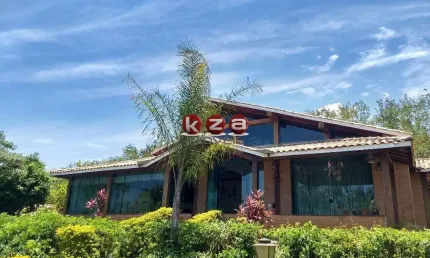 Chácara em Vinhedo-SP: 2 quartos, 2 suítes, 2 salas, 4 banheiros, 3 vagas, 175,35 m²!