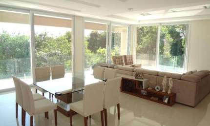 Imóvel de luxo no Parque Lausanne: Casa em condomínio com 4 quartos, 4 suítes, 3 salas e 620m² em Valinhos-SP.