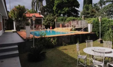 Chácara de luxo à venda em Valinhos-SP: 3 quartos, 1 suíte, 3 salas, 5 banheiros, 8 vagas de garagem, 300m².