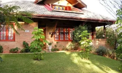 Imponente mansão de alto padrão em condomínio exclusivo de Valinhos-SP: 4 quartos, 2 suítes, 5 banheiros, 3 vagas, 450m².