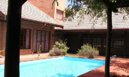 Imponente mansão de alto padrão em condomínio exclusivo de Valinhos-SP: 4 quartos, 2 suítes, 5 banheiros, 3 vagas, 450m².