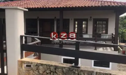 Luxuosa casa em condomínio para locação em vinhedo-sp  5 quartos, 2 suites, 3 salas, 4 banheiros, 10 vagas de garagem  369m².