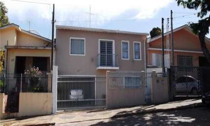 Casa à venda em Valinhos-SP: 2 quartos, 1 suíte, 2 salas, 2 banheiros, 2 vagas, 217m² no Residencial Fazenda São José!