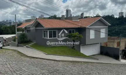 Casa com 3 quartos à venda na Luizina Bonatto Bertoni, 70, Salgado Filho, Caxias do Sul por R$ 790.000