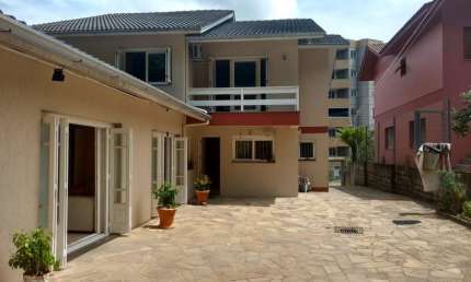 Casa com 4 quartos à venda na Rua Capitão Artemim Karan, 555, Santa Catarina, Caxias do Sul por R$ 1.090.000