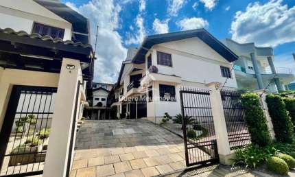 Casa em condomínio fechado com 3 quartos à venda na Alcides Lahm de Andrade, 1, Sagrada Família, Caxias do Sul por R$ 450.000