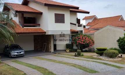 Belíssima casa de 482m², em terreno de 1.250m², à venda no Rancho Dirce.