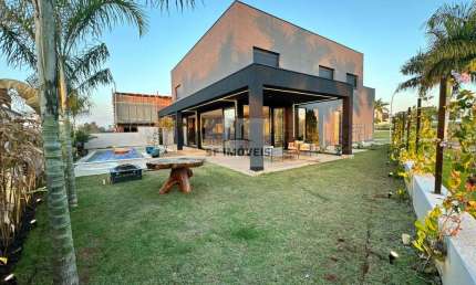 Excelente sobrado de 461m², 5 suítes,  à venda no Alphaville Nova Esplanada 4