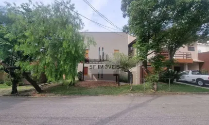Ótima casa de 305m², 5 dormitórios, para alugar ou vender, no Granja Olga 1
