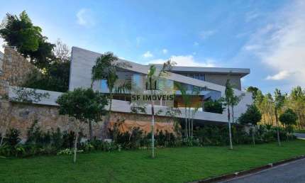 Belíssima casa de 677m², 4 suítes, à venda no Alphaville 2