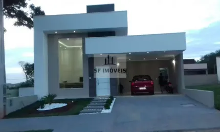 Ótima casa de 2suítes, à venda no condomínio campos do conde