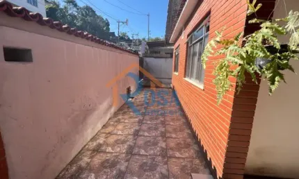 A Casa Espaçosa dos Seus Sonhos: 4 Quartos no Coração do Mutuá, SG!