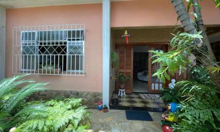 Casa para venda com 127 metros quadrados com 3 quartos em Trindade - São Gonçalo - RJ