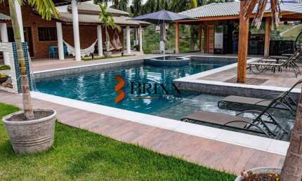 LINDA CASA COM 06 SUÍTES, 4.830M², PÉ NA ÁGUA, LOCALIZADA EM IGARATÁ