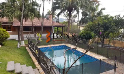 AMPLA CASA CONDOMÍNIO COM 03 QUARTOS Á VENDA -COND. ARUJÁ CLUBE -ARUJÁ