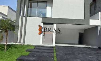 EXCELENTE CASA Á VENDA ALTO PADRÃO COM 04 SUÍTES E PISCINA-REAL PARK