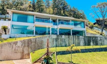 Casa para Venda em Teresópolis, Carlos Guinle, 4 dormitórios, 4 suítes, 6 banheiros, 2 vagas