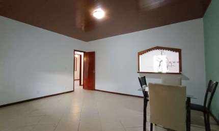 Casa para Locação em Teresópolis, N.S. de Fátima, 4 dormitórios, 2 suítes, 3 banheiros, 3 vagas