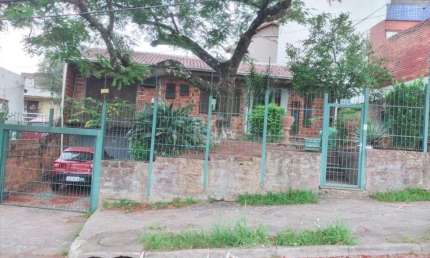 Casa para Venda - 140m², 2 dormitórios, sendo 1 suites, 2 vagas - Medianeira