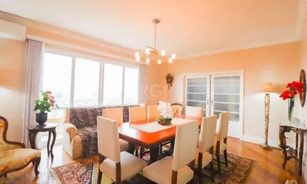 Apartamento á venda com 3 dormitórios com 1 suíte com sacada + 2 sacadas na sala e living, 233,85M² e 1 vaga de garagem escriturada e coberta, no Bairro Independência em Porto Alegre.