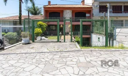 Casa para Venda - 572m², 5 dormitórios, sendo 1 suites, Cavalhada