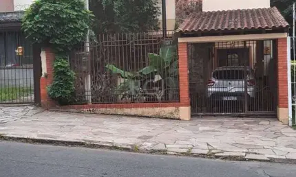 Casa para Venda - 347m², 5 dormitórios, sendo 2 suites, 3 vagas - São João