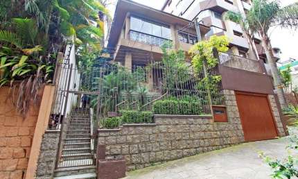 Casa para Venda - 464.5m², 3 dormitórios, sendo 1 suites, 3 vagas - Petrópolis