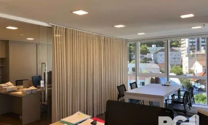 Sala para alugar totalmente mobiliada e decorada, 52 m² privativos divididos em 2 ambientes com vaga.
