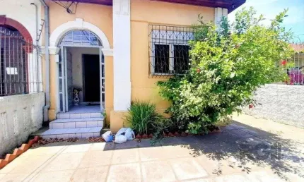 Casa com 3 quartos à venda na Avenida Niterói, 117, Medianeira, Porto Alegre