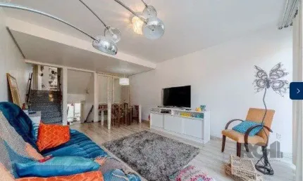 Casa em Condominio Fechado com 03 dormitórios no Bairro Camaquã